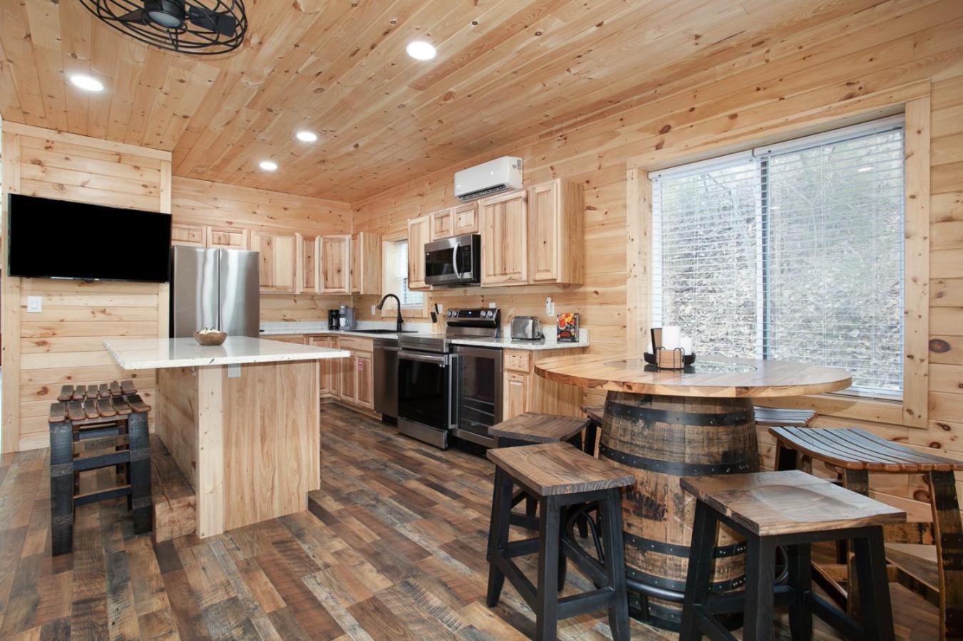 فيلا Whiskey Barrel W Hot Tub Arcade Game Fire Pit سيفيرفيل المظهر الخارجي الصورة