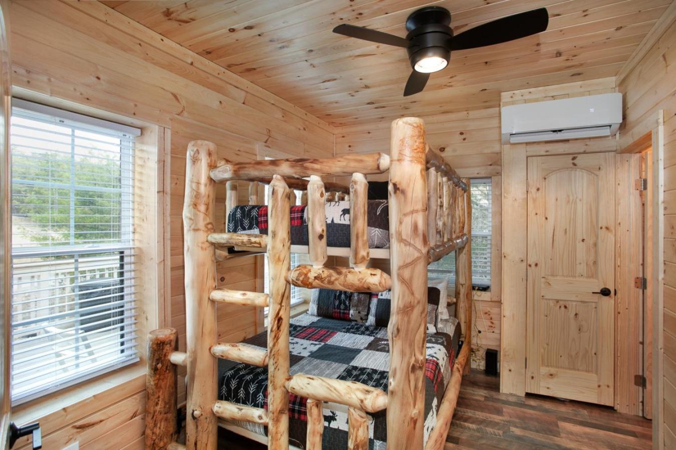فيلا Whiskey Barrel W Hot Tub Arcade Game Fire Pit سيفيرفيل المظهر الخارجي الصورة